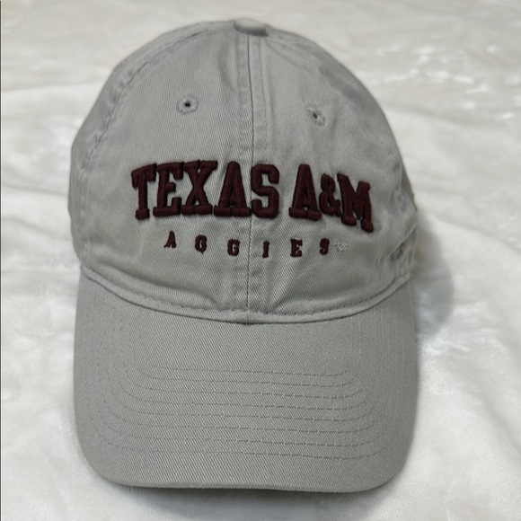Adidas Gray and Marron  TEXAS A&M hat - Picture 1 of 10